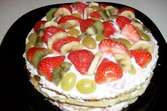 Блинно-творожный пирог с ягодами