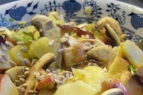 Салат с шампиньонами, капустой и картофелем