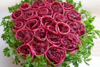 Салат «Букет алых роз»