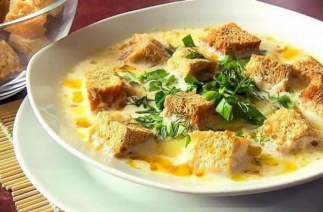 Картофельно-куриный суп с плавленым сыром