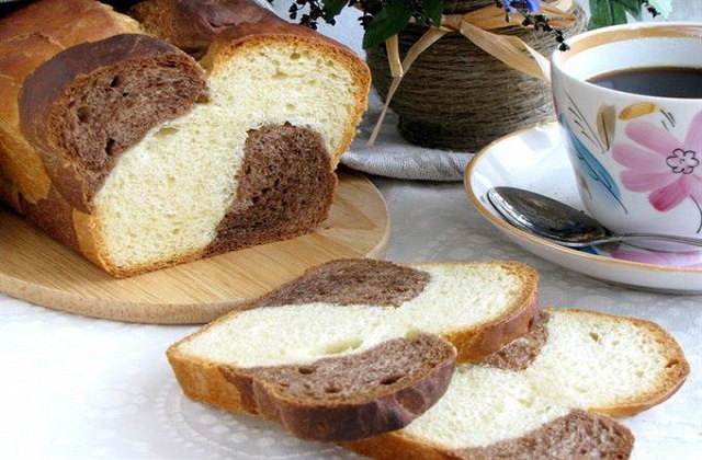 Двухцветный тостовый  хлеб с какао