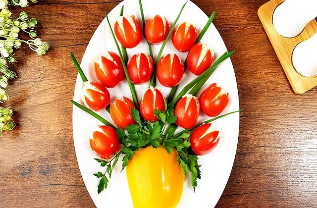 Праздничная закуска «Ваза с тюльпанами»
