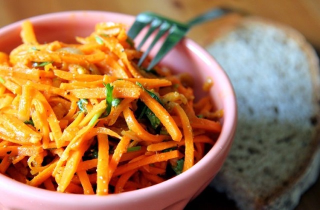 Салат с солеными огурцами, картошкой и корейской морковью