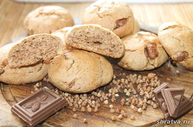 Печенье из гречневой муки с шоколадом и орехами