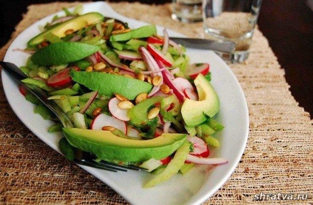 Постный салат с авокадо