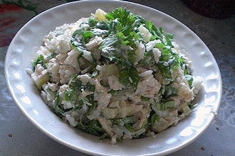 Салат с куриной грудкой и рисом