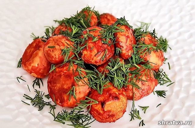 Шампиньоны в томатно-сметанном соусе, запеченные в духовке