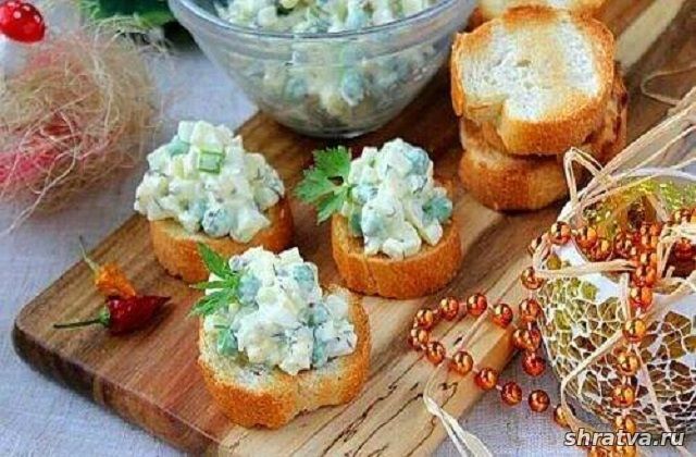 Закусочные бутерброды с салатом из горошка