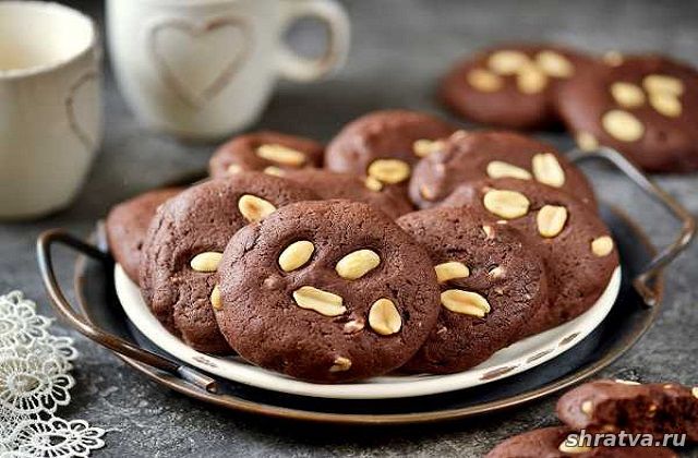 Шоколадное печенье с соленым арахисом