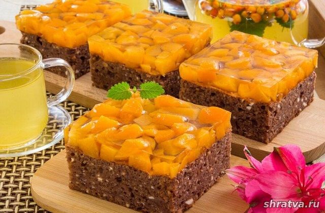 Шоколадно-творожный пирог с абрикосами