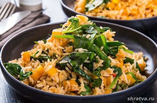 Рис с кабачками и шпинатом