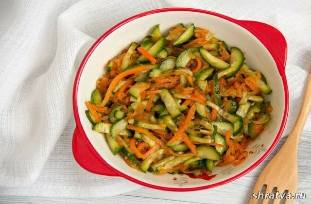 Салат из корейской моркови и огурцов
