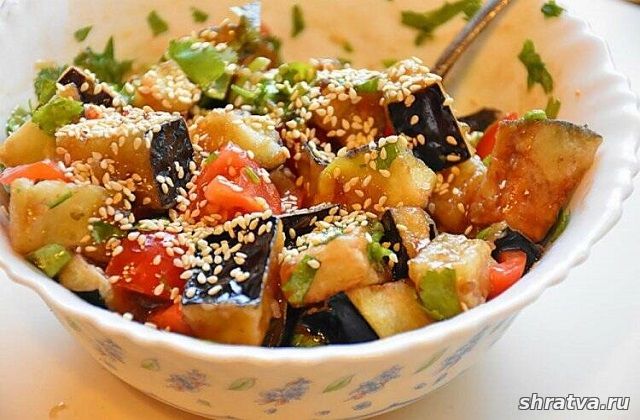 Теплый салат с баклажанами и тофу