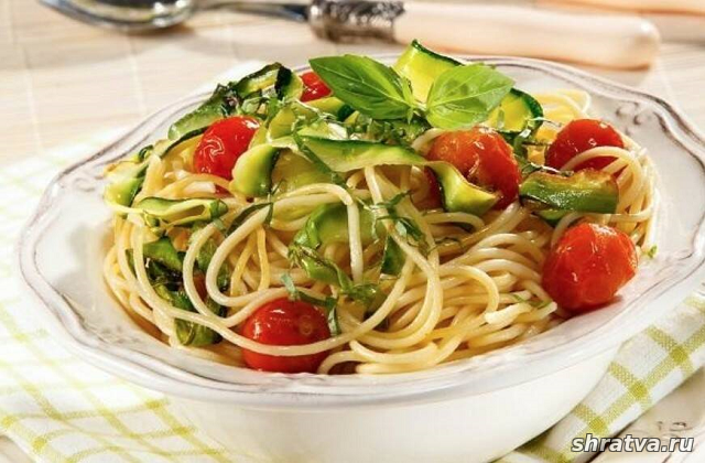 Спагетти с овощами и черри
