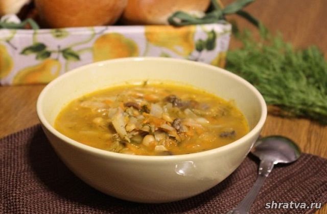 Постный гороховый суп с капустой и сушёными грибами