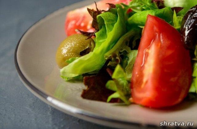 Салат с помидорами черри и оливками