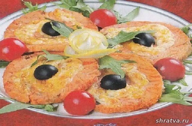 Рулеты из семги с сыром, маслинами и яйцом «Рыбий глаз»
