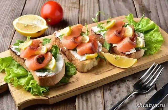 Бутерброды с творожным сыром и семгой