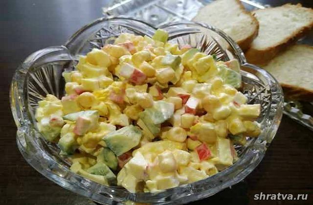 Крабовый салат с картофелем и свежим огурцом