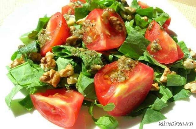 Салат со щавелем, помидорами и грецкими орехами