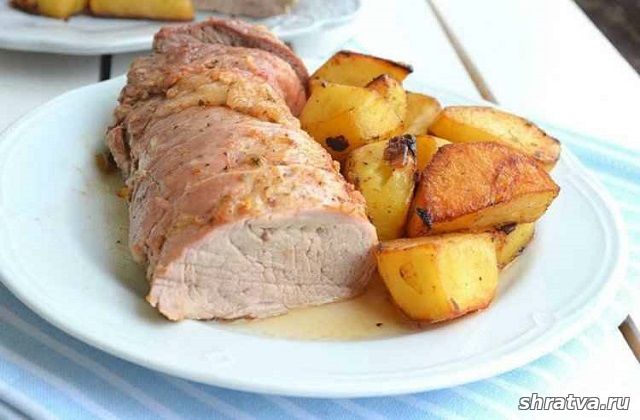 Свиная вырезка с картошкой в духовке