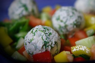 Овощной салат с шариками