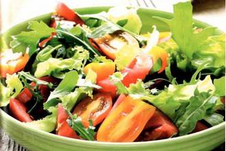 Легкий овощной салат с пармезаном