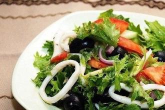Салат из кальмаров с овощами