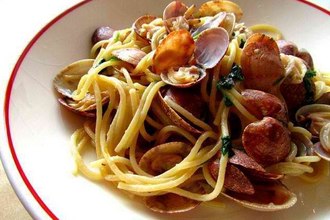Спагетти с морскими черенками в пикантном белом соусе