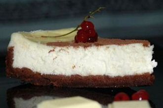 Чизкейк с белым шоколадом и сметанным кремом