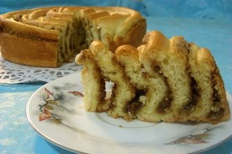 Пирог «Улитка» с орехами и корицей