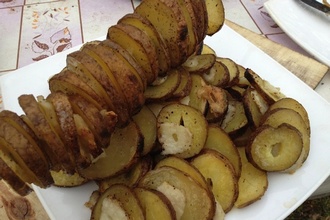 Картофель с курдюком, запеченный на углях